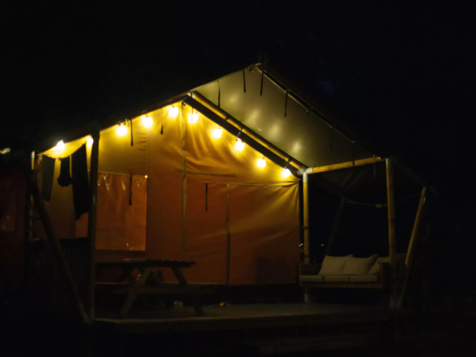 Camping 2000 - Safaritent Medium - Draußen