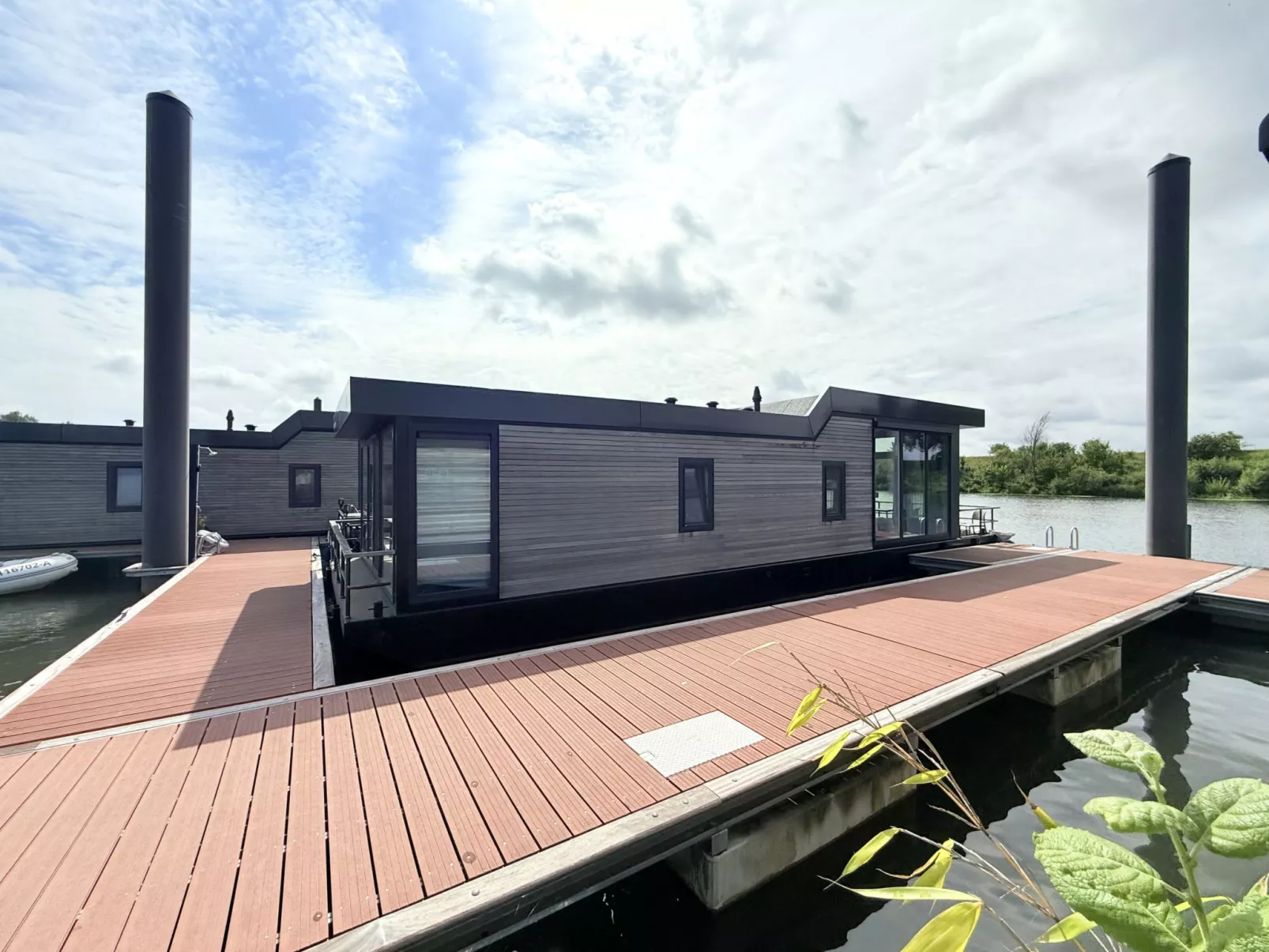 Maasterp - Woonboot 5 - Draußen