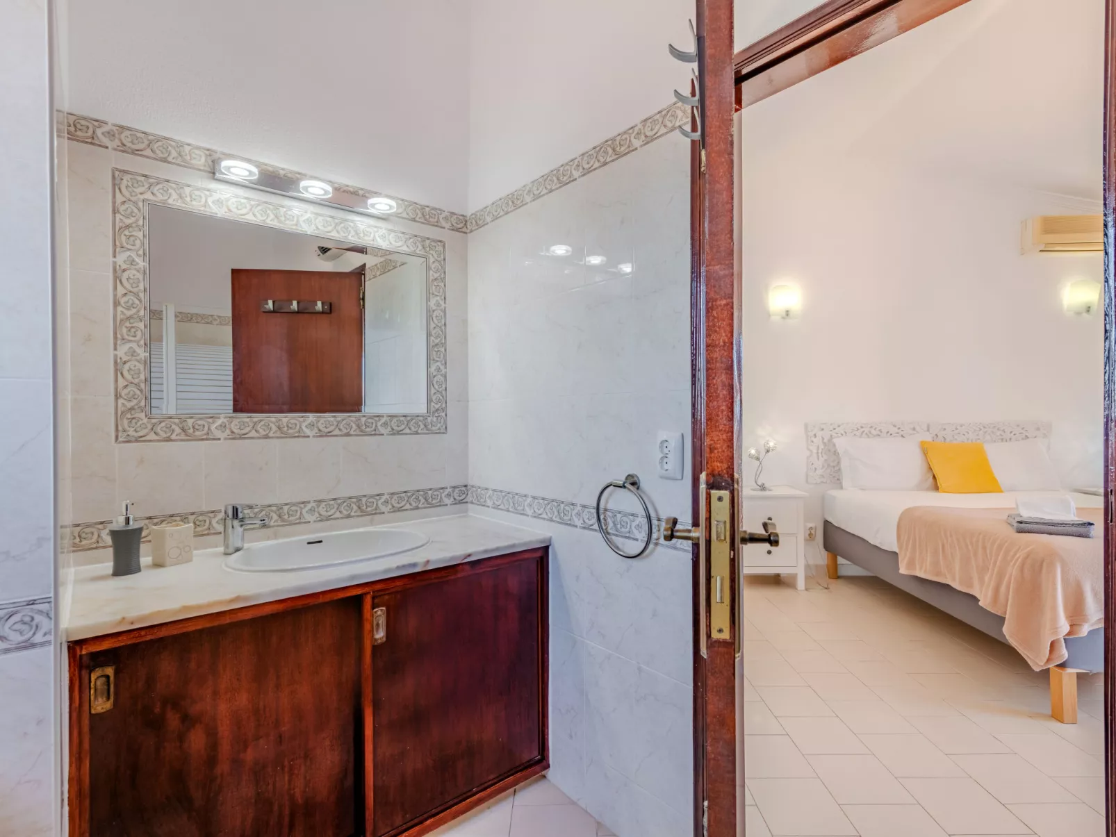 Paulo - VIP Properties - Inside
