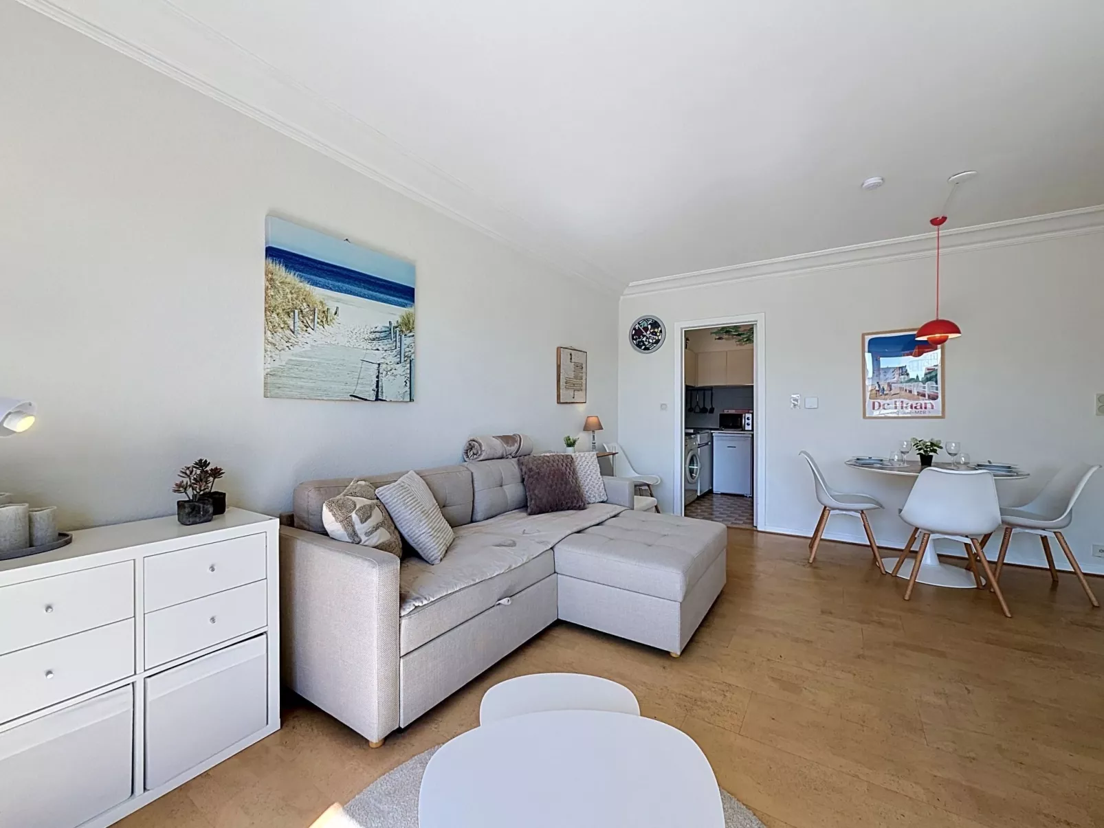 Cosy @ the beach studio with pool - Drinnen