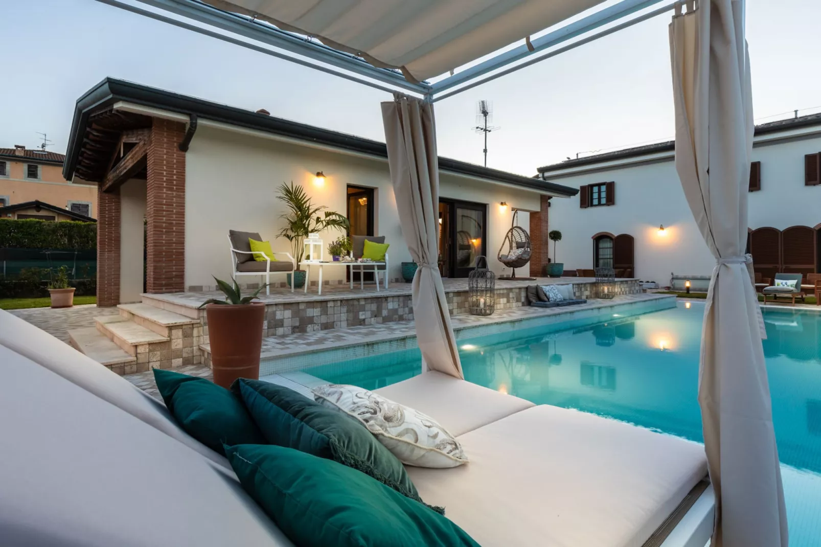 The Luxury Beach Villa - Schwimmbad