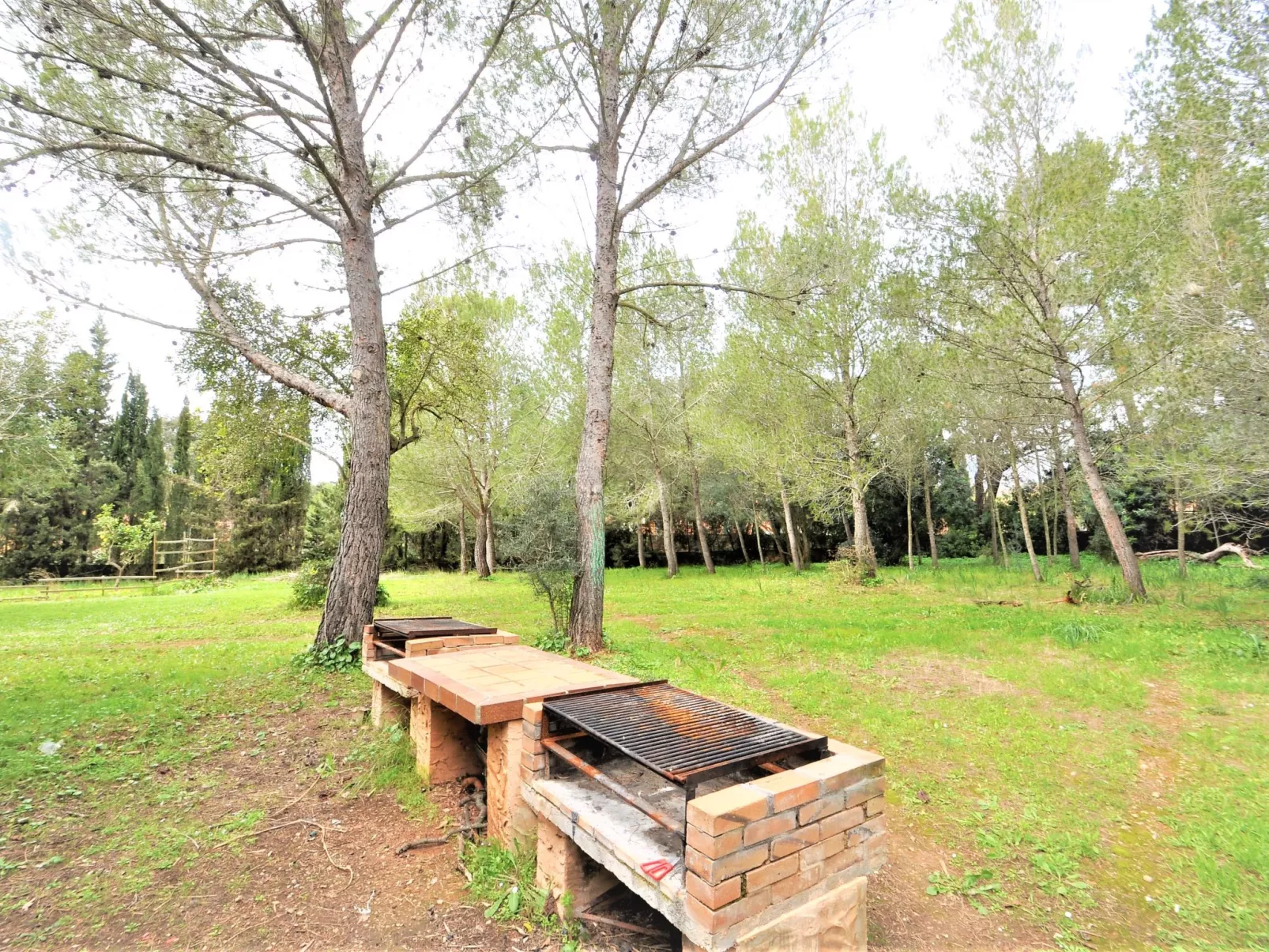 Villa con piscina y pista de tenis privada ideal para familias.  - WiFi Gratis - Outside