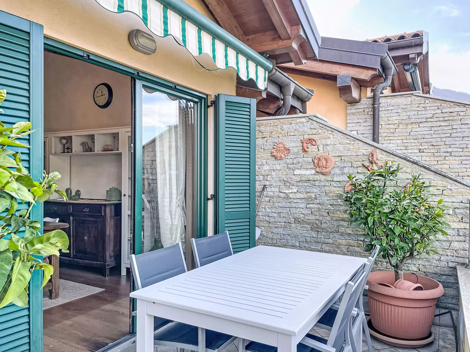 La Terrazza sul Lago - Outside