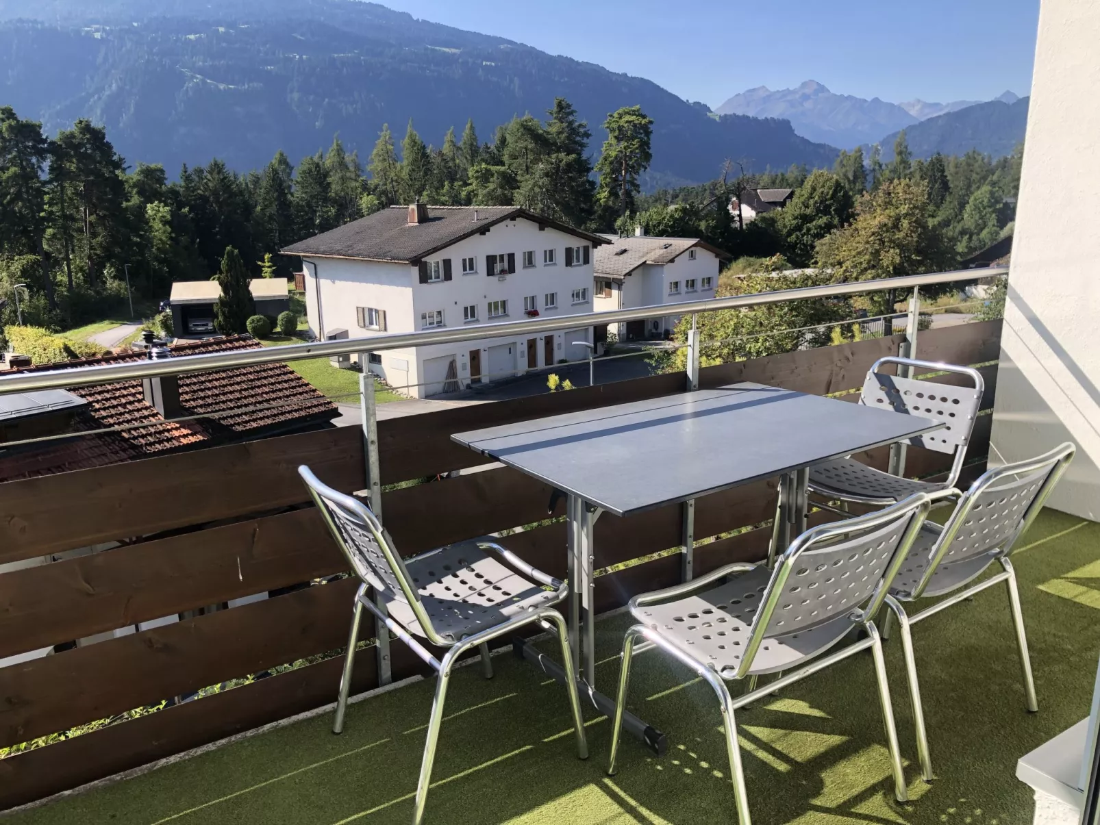 Casa Pignia - Roth, (Laax GR). 3-Zimmerwohnung - Draußen