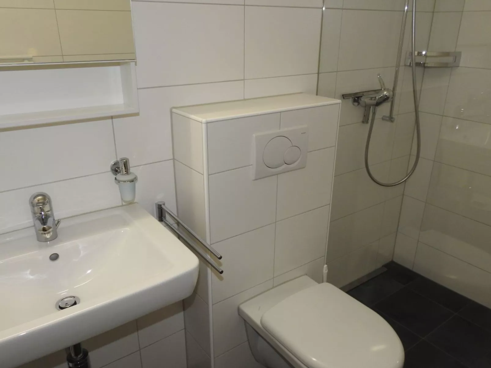 Ner B / Hartl, (Flims Dorf). 2.5 Zimmerwohnung - Drinnen