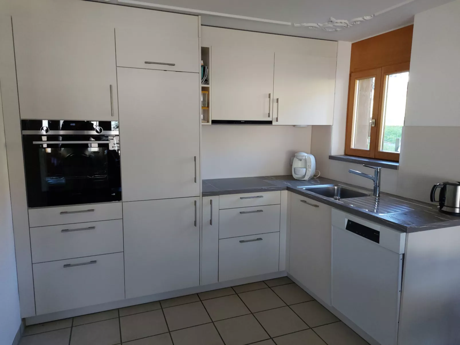 Davos Caplan Ledermann, Vella, (Vella). - Drinnen