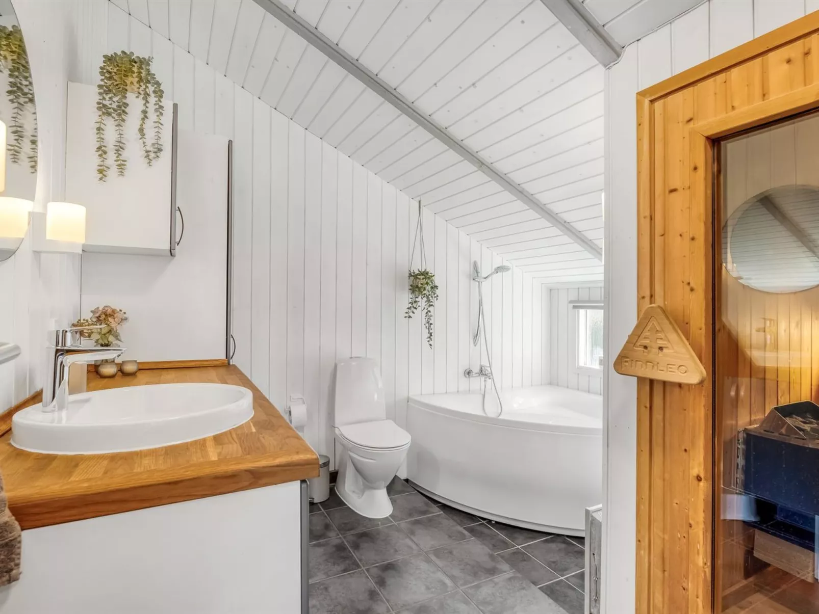 "Roope" - 800m from the sea - Drinnen