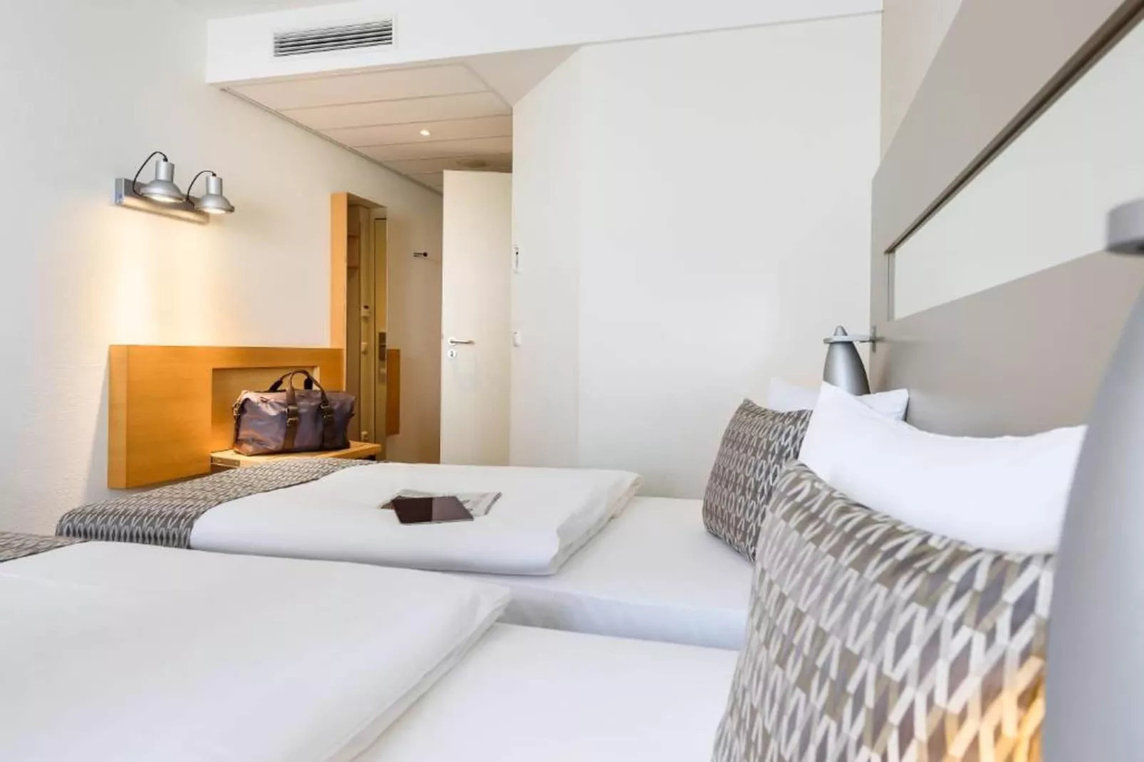 Hotel Düsseldorf - Double Room - Disability Access - Schlafzimmer