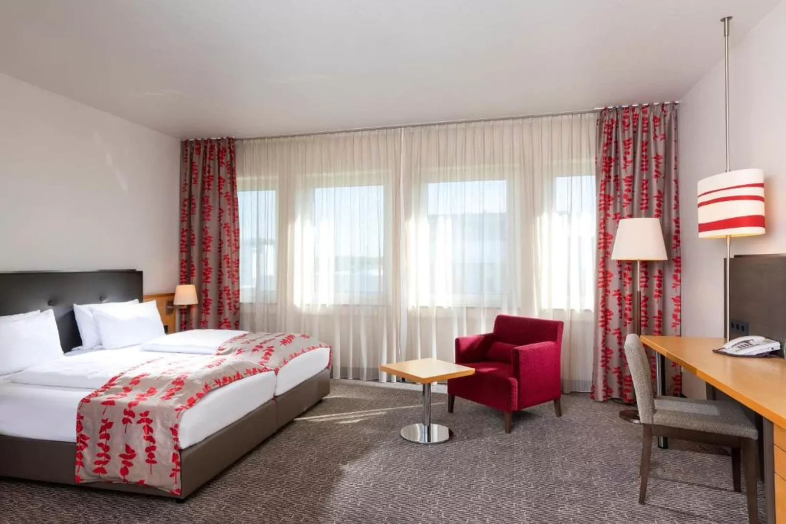 Holiday Inn Frankfurt Neu-Isenb - Standard Double Room - Schlafzimmer