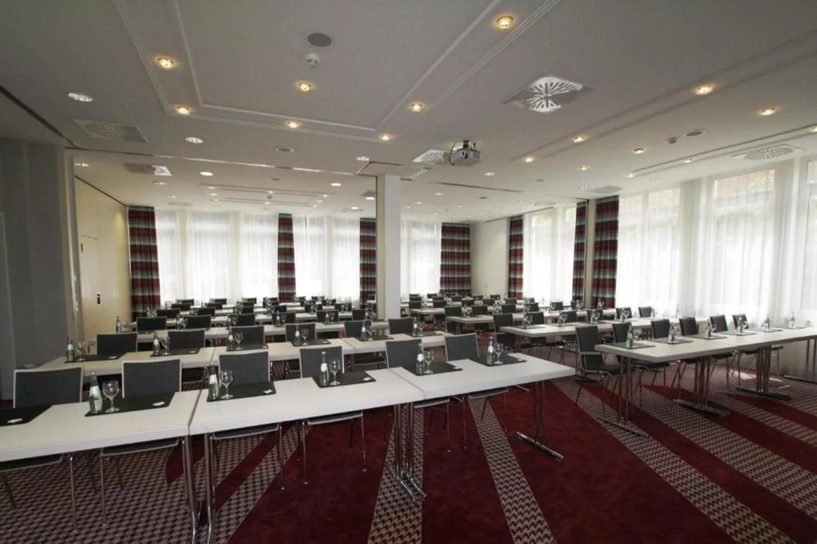 Holiday Inn Frankfurt Neu-Isenb - Superior Double Room - Ausstattung