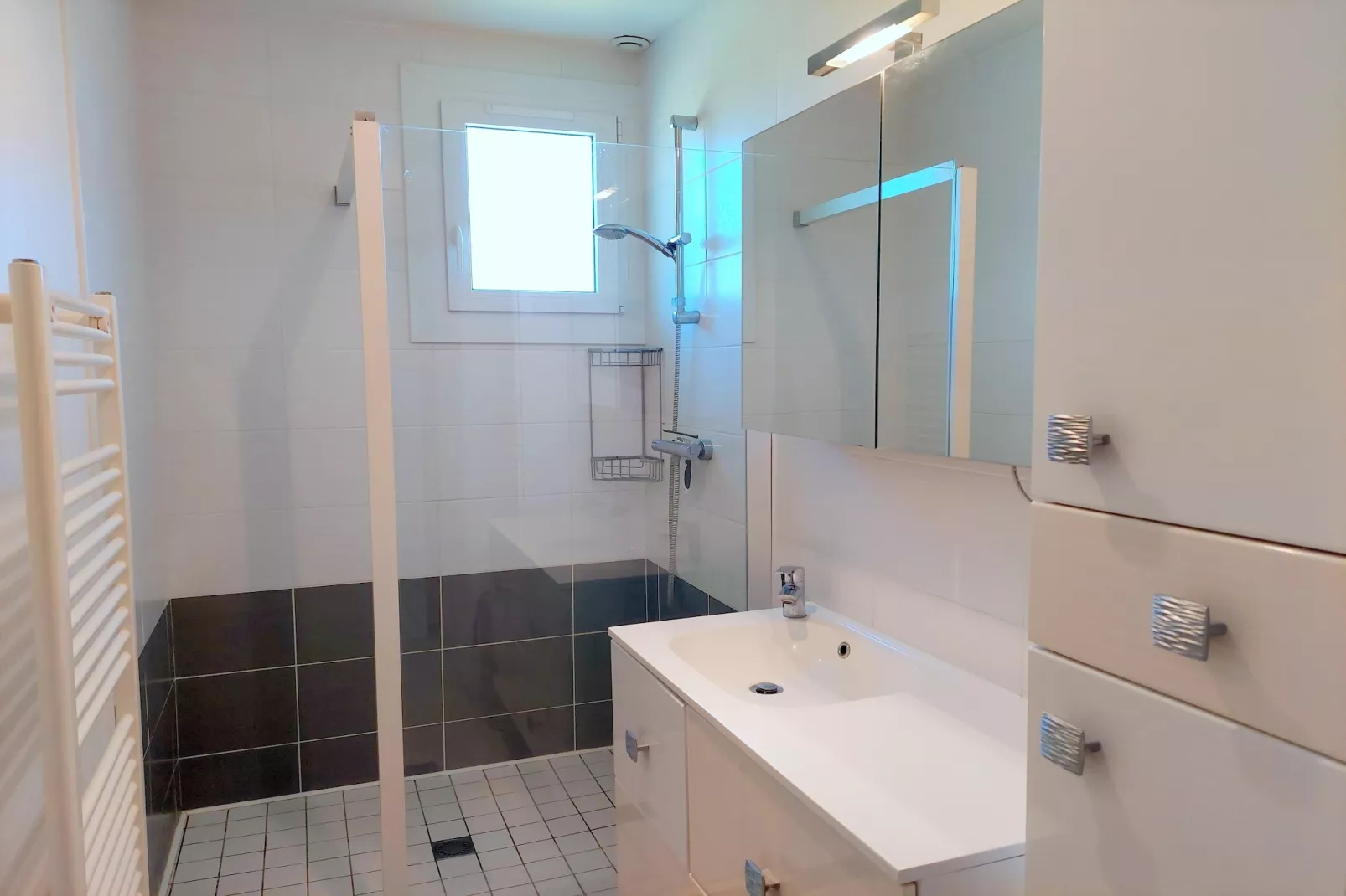 Ebenerdiges Ferienhaus in Strandnähe Santec - Badezimmer