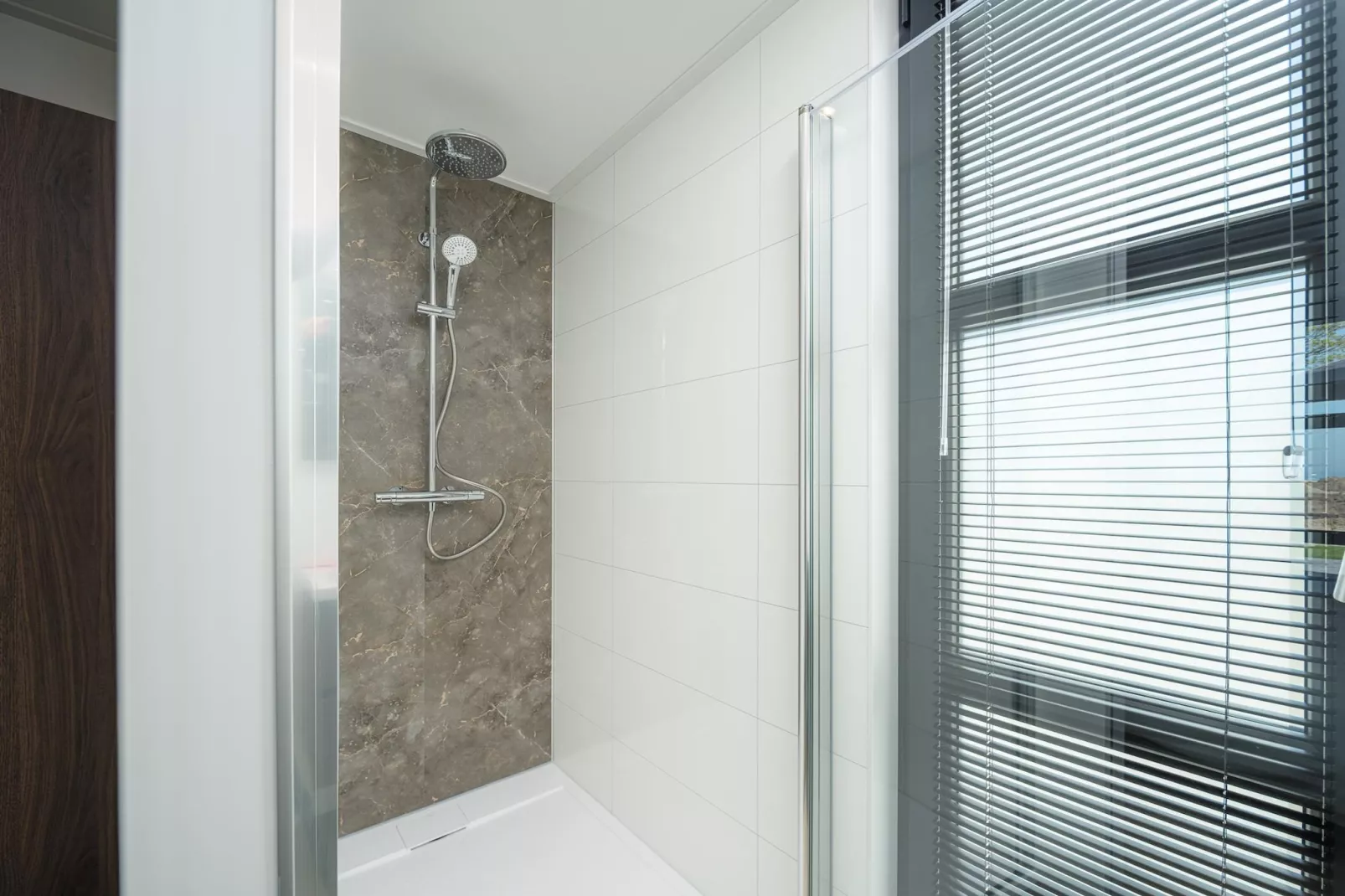 Villa L-Meerzicht | 4 pers. Roof Terrace - Bathroom