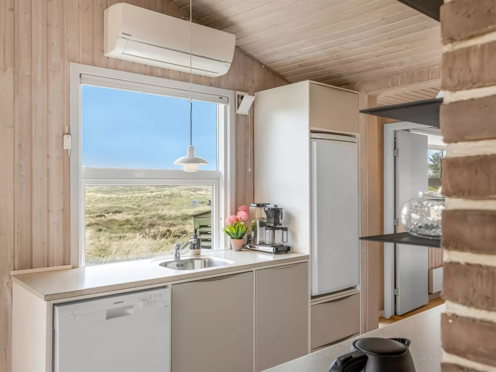 "Sighfrith" - 500m from the sea - Inside