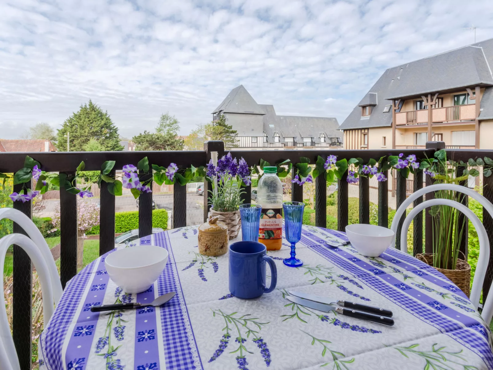 Le Clos Mathilde - Draußen