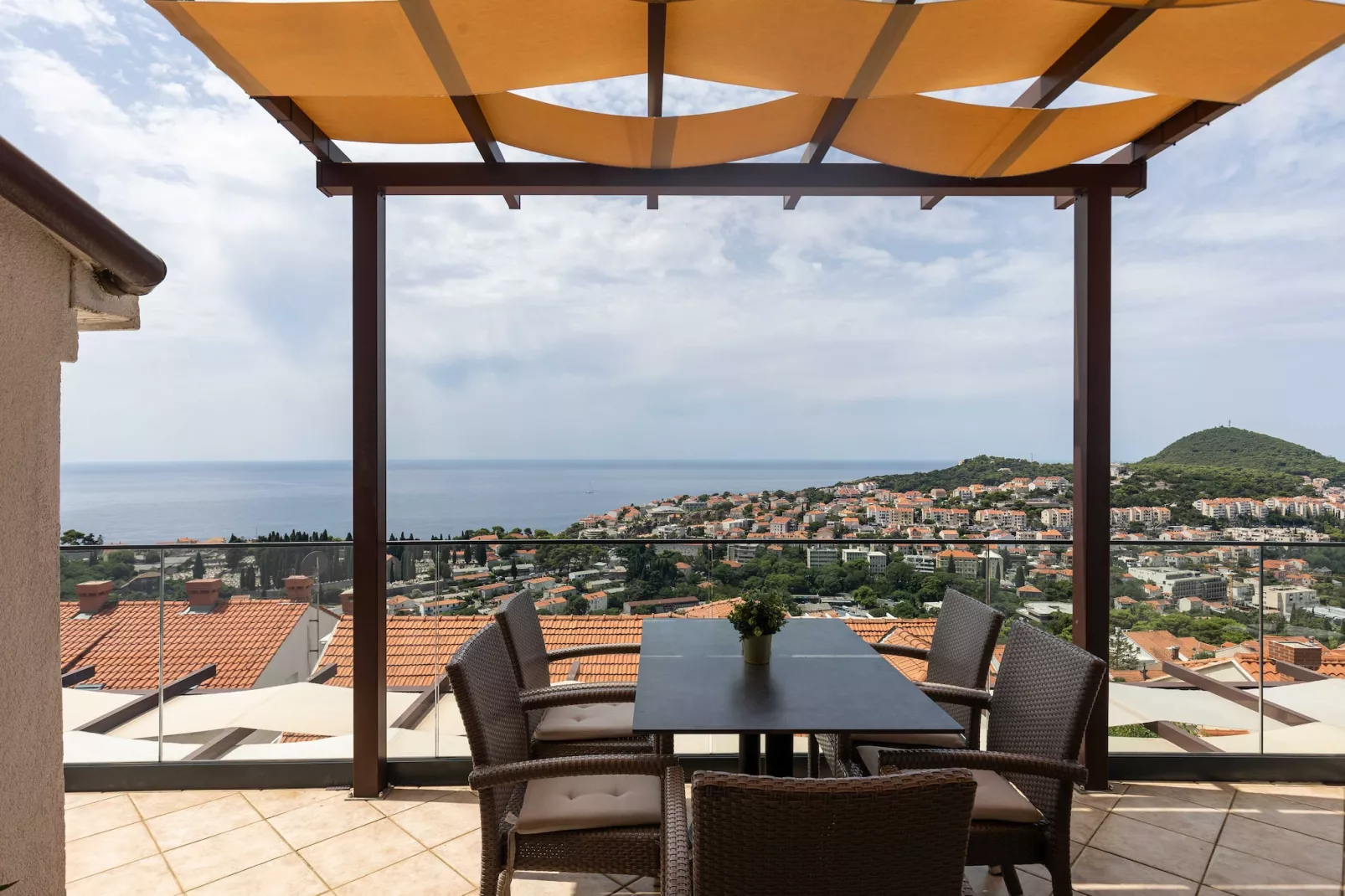 Guest House Kono - Two-Bedroom Apartment with Balcony and Sea View - Marka Gjaje Street - Terrace balcony