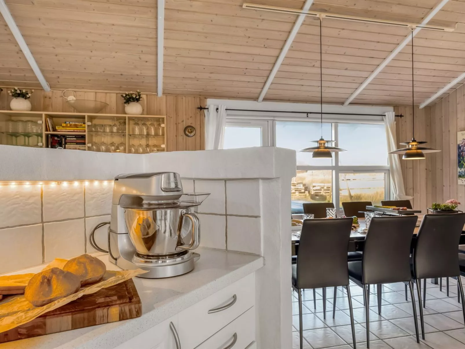 "Adrienne" - 490m from the sea - Inside