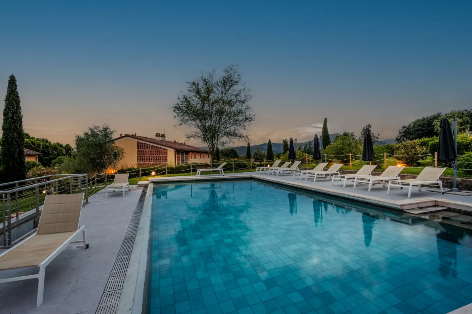 Maria Farmhouse Apartment in Wine Resort in Lucca - Schwimmbad