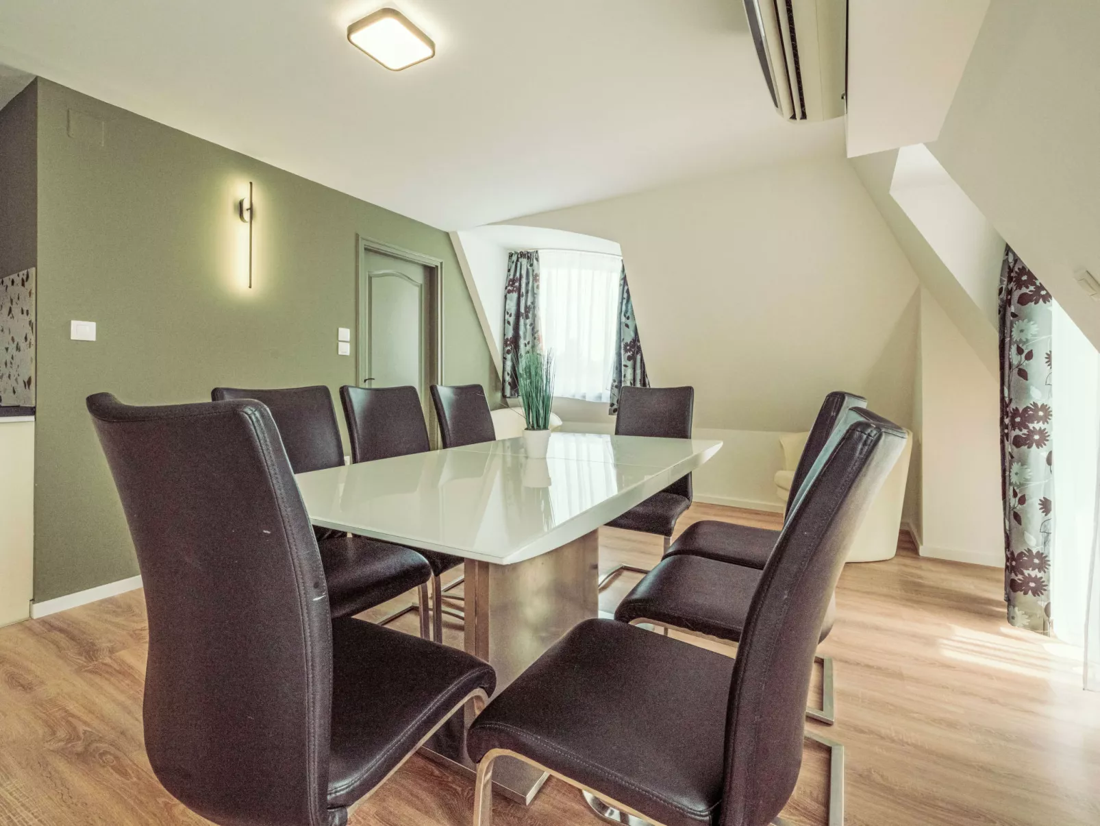 Caesar Apartment mit Terrasse, nahe dem Balaton - Drinnen