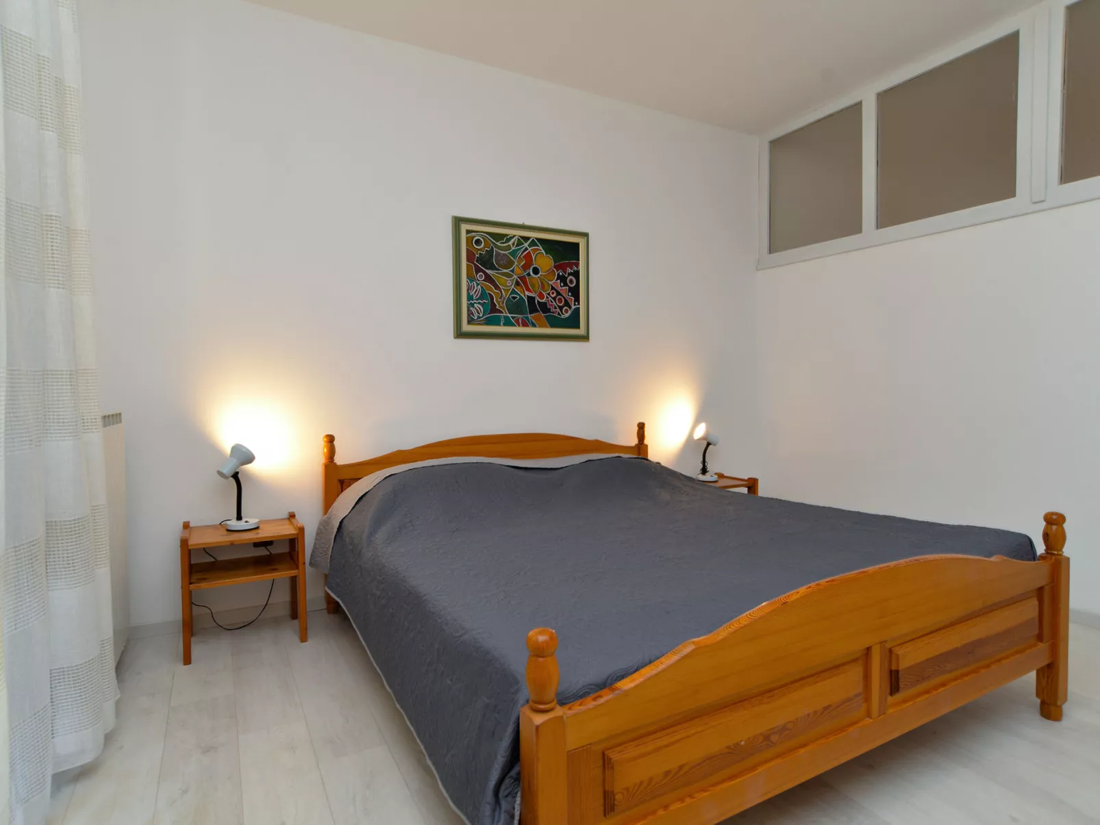 Apartment 242 - Dedans