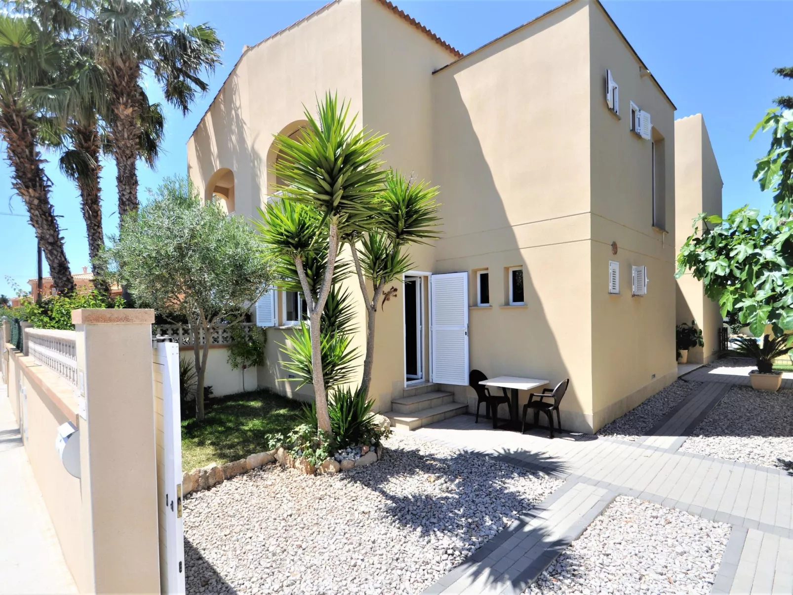 VILLA HUGO Casa en zona residencial tranquila Bahía Grande con Piscina Privada. - Outside