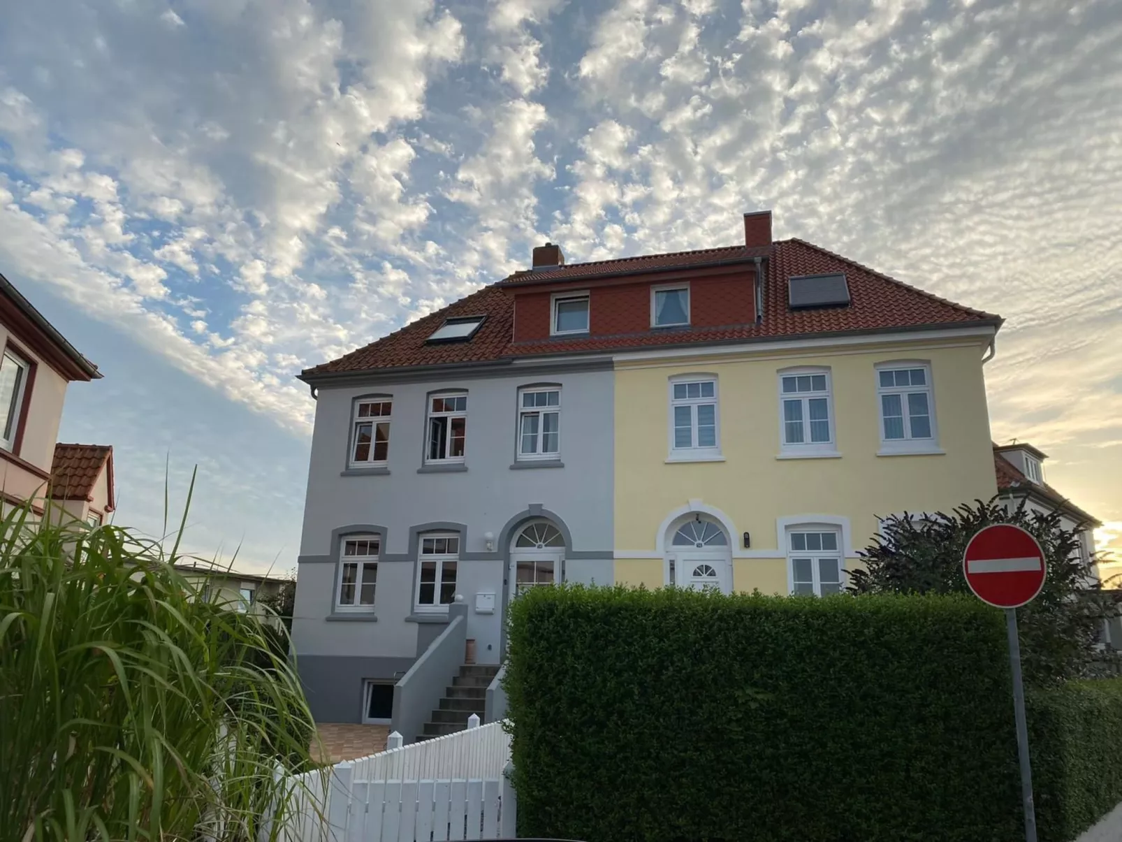 Freundlich eingerichtete Wohnung mit Meerblick - Outside