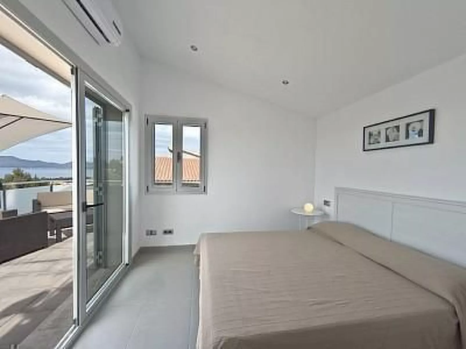 Moderne Villa mit Pool, Terrasse und traumhaften Meerblick - Drinnen