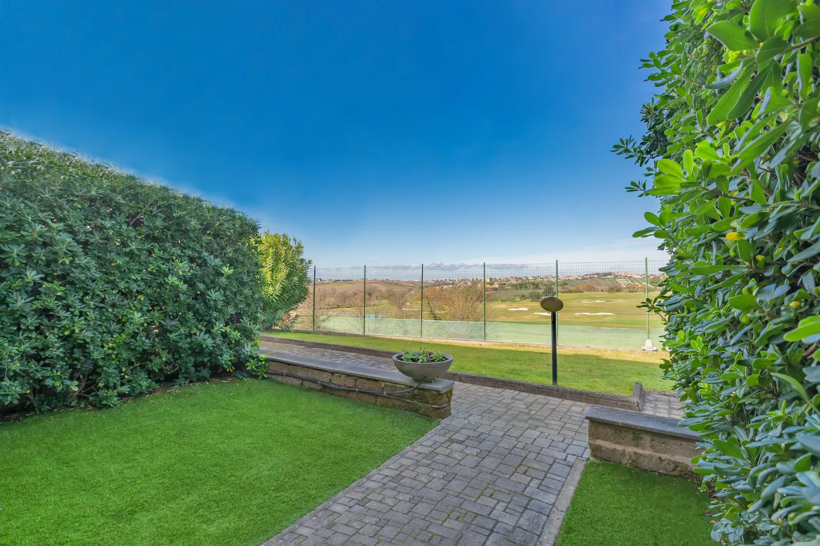 Bilocale vista Golf 120 - 2 pax - Gardens in summer