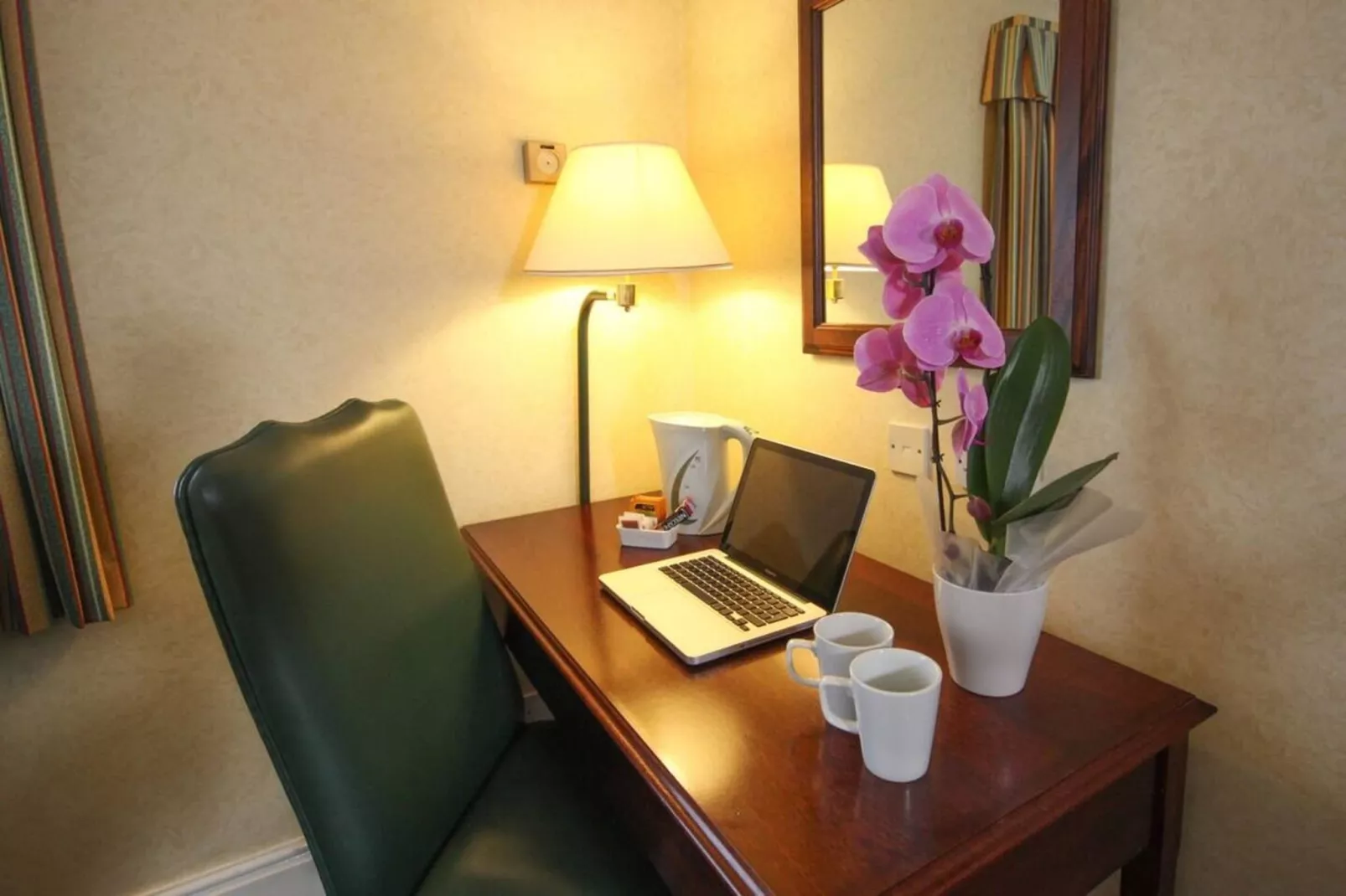 Standard Double Room - Schlafzimmer