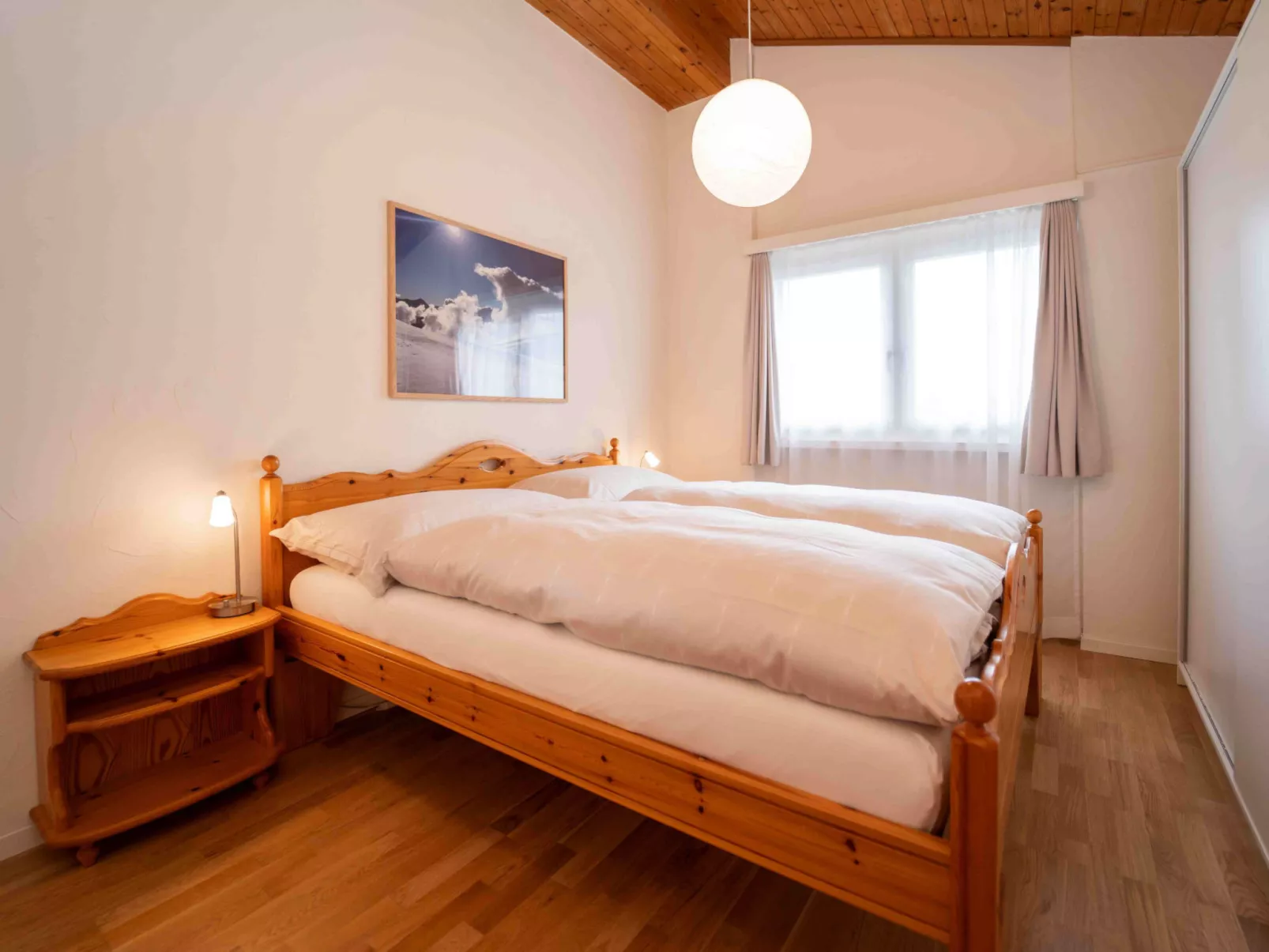 Arnika Attika, Obersaxen Affeier, (Obersaxen Affeier). - Inside