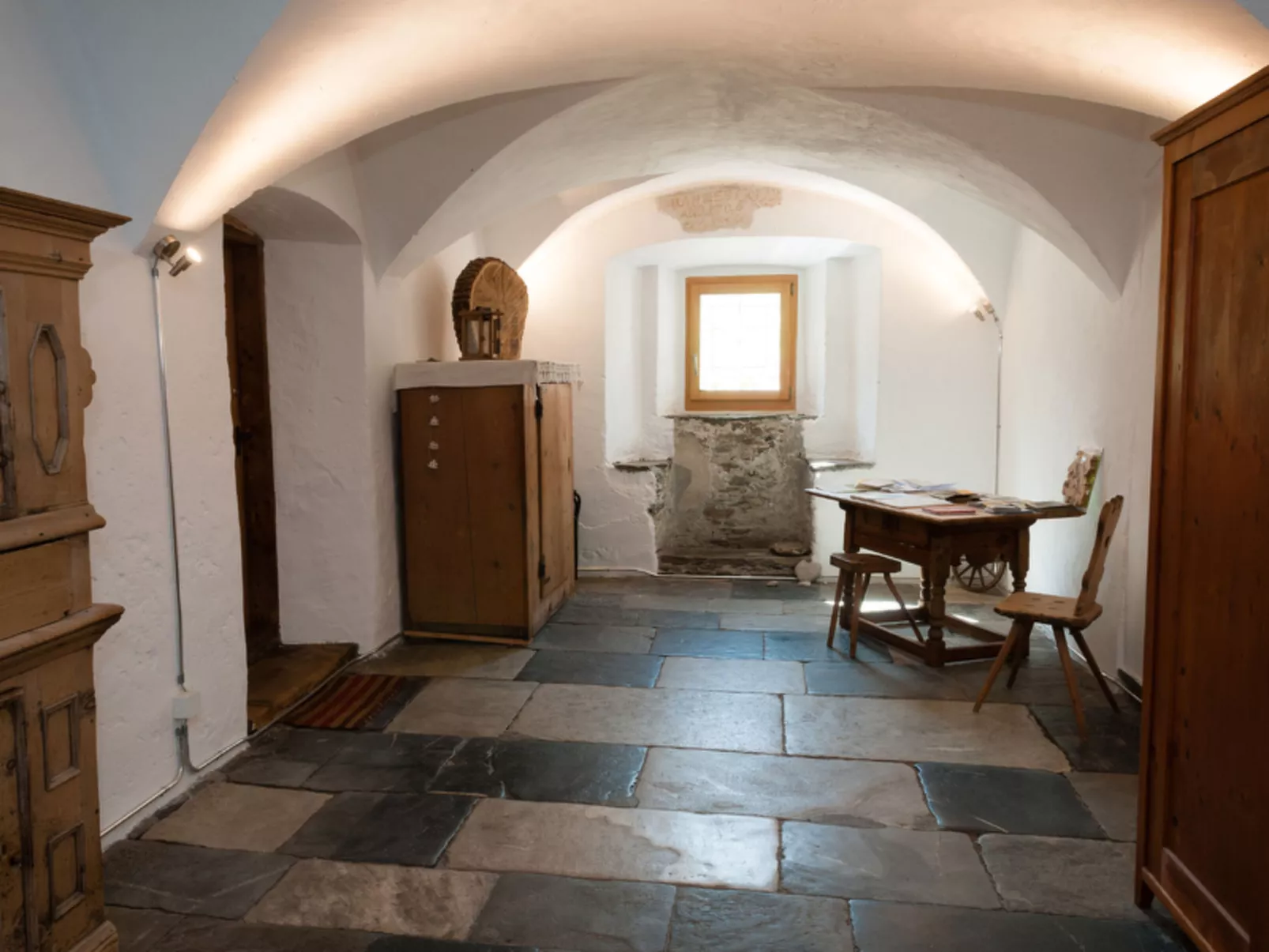 Ferienwohnungen im Schloss, (Nufenen). - Inside
