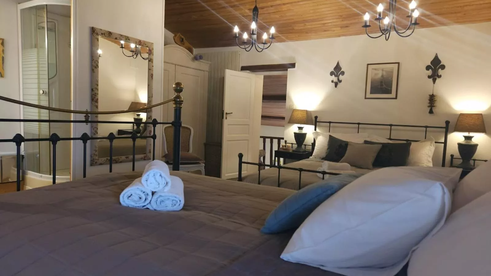 Le Bonheur - Bedroom