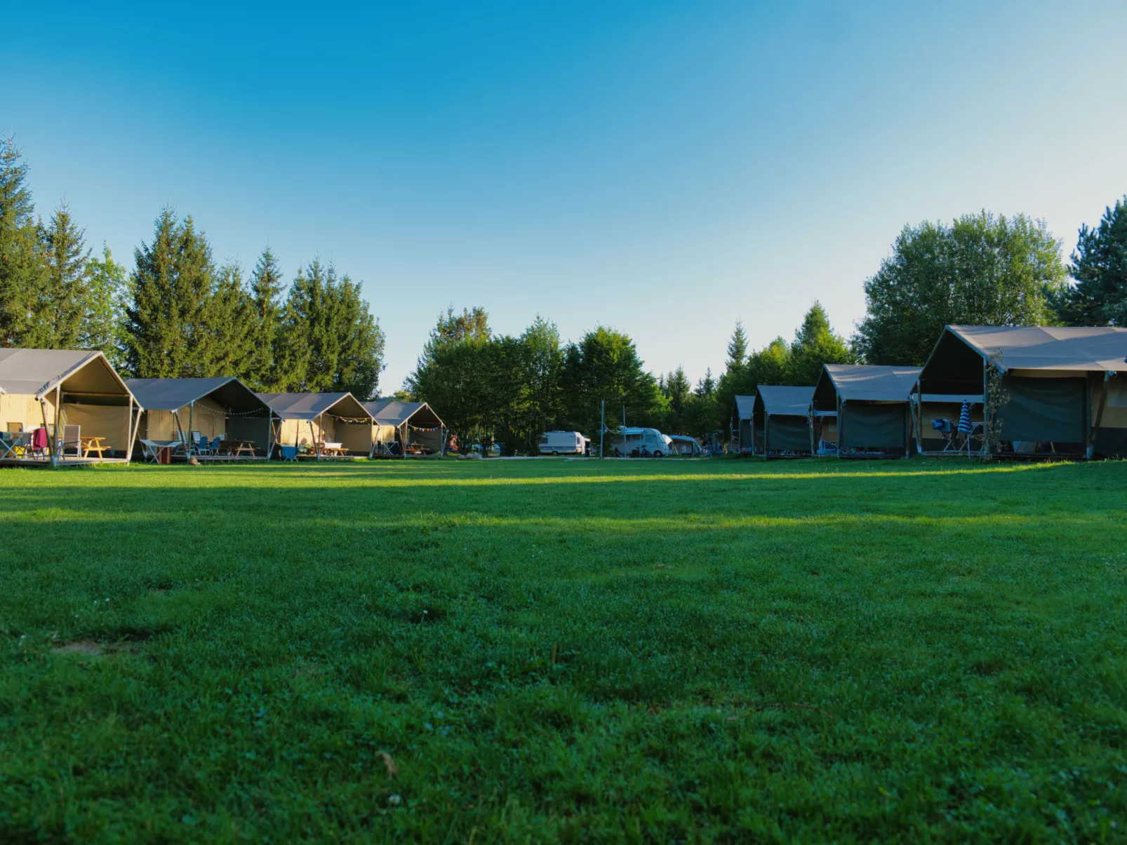 Camping 2000 - Safaritent Medium - Draußen