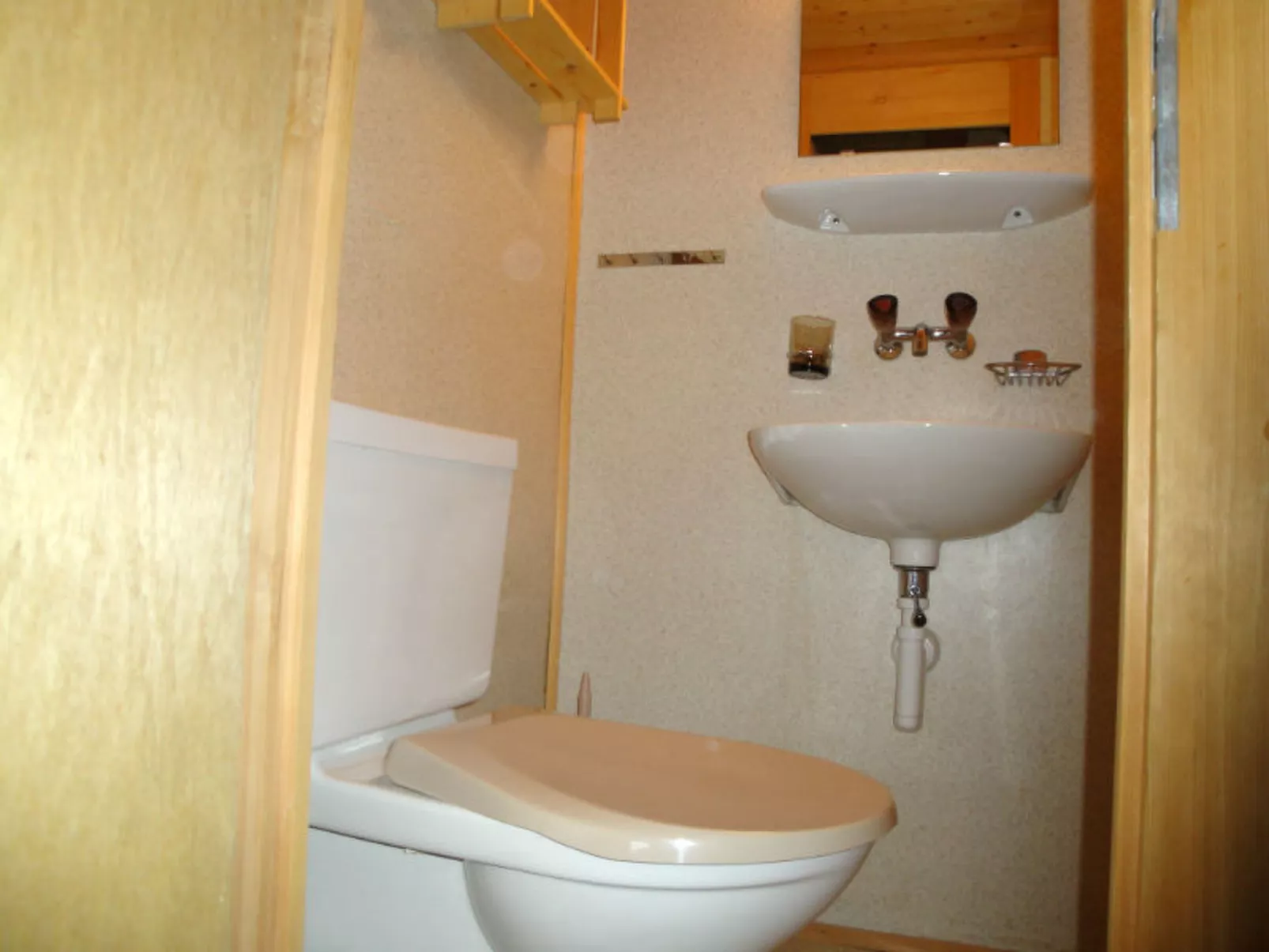 Gadola, Obersaxen-Meierhof, (Obersaxen). - Drinnen