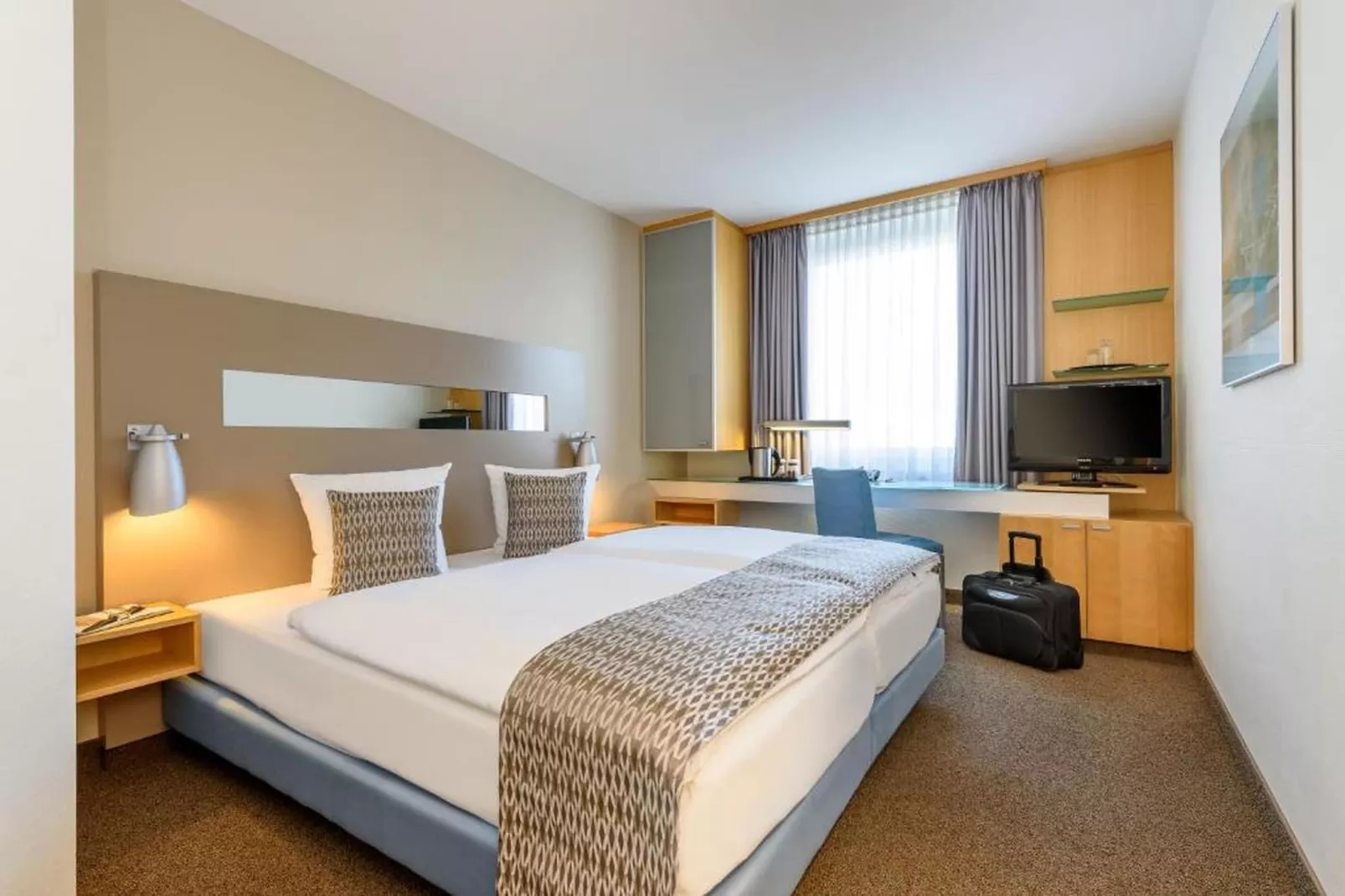 Hotel Düsseldorf - Standard Double Room - Bedroom
