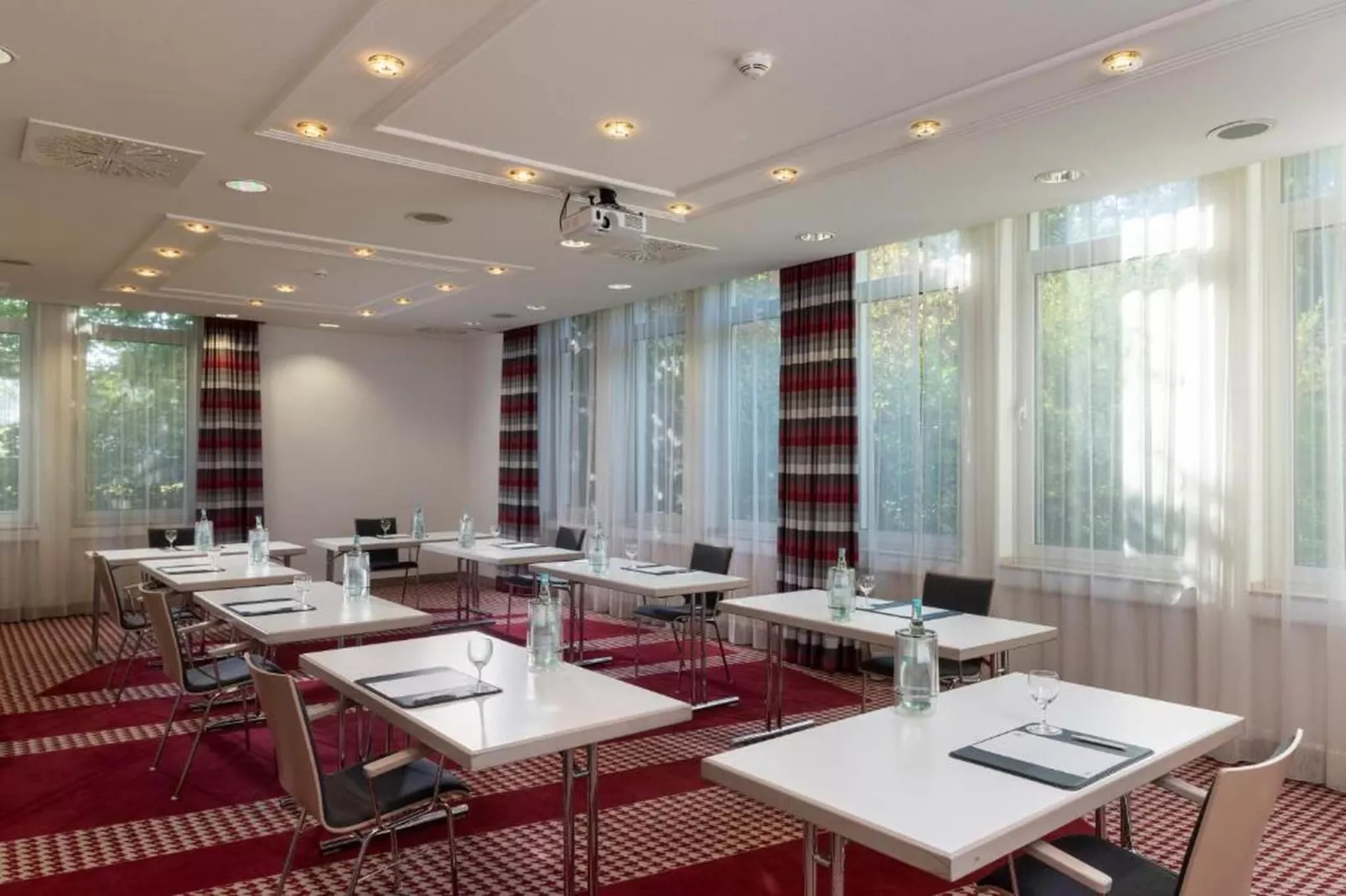 Holiday Inn Frankfurt Neu-Isenb - Standard Double Room - Schlafzimmer