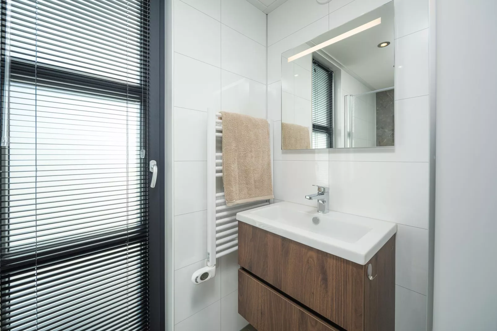 Villa L-Meerzicht | 4 pers. Roof Terrace - Bathroom