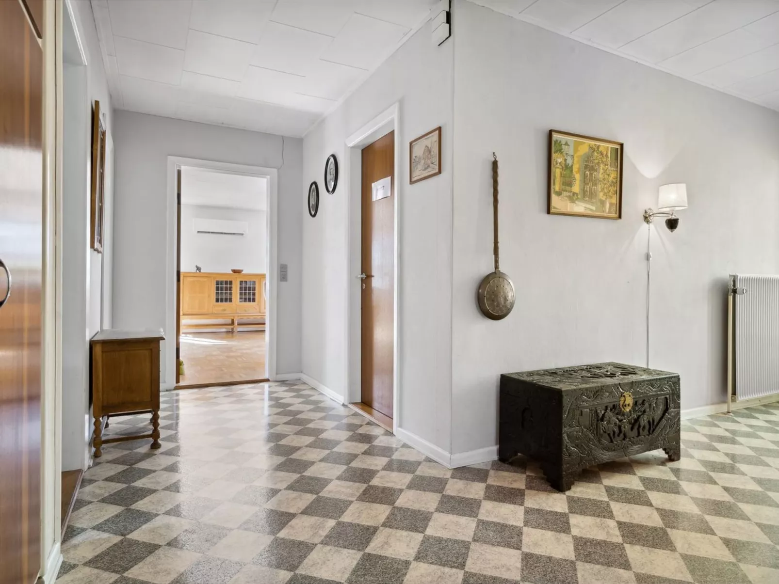 "Magh" - 9.8km from the sea - Inside
