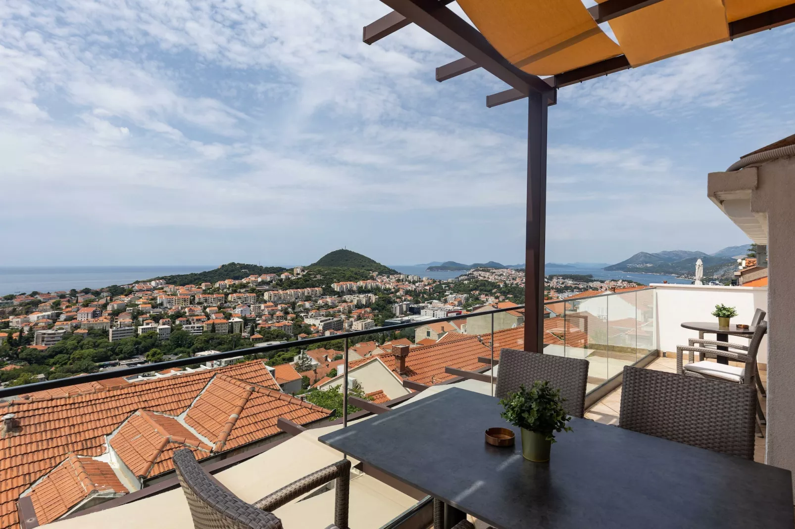 Guest House Kono - Two-Bedroom Apartment with Balcony and Sea View - Marka Gjaje Street - Terrace balcony