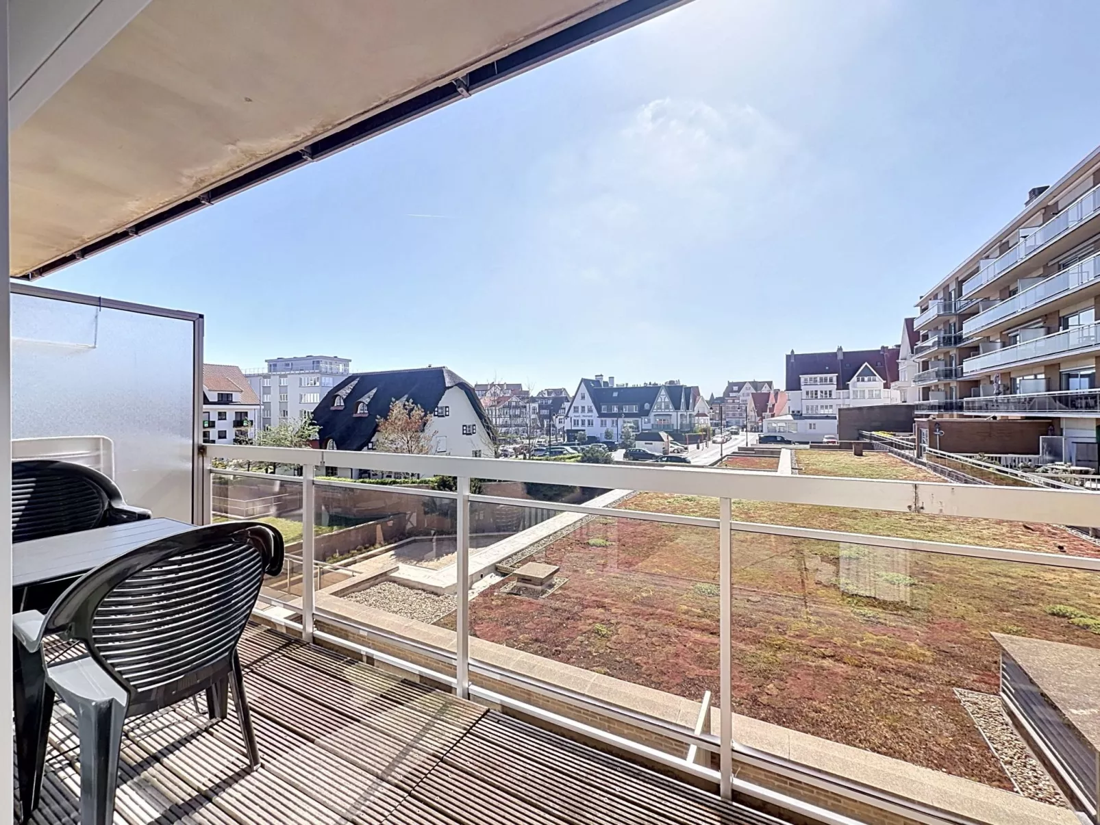 Cosy @ the beach studio with pool - Drinnen