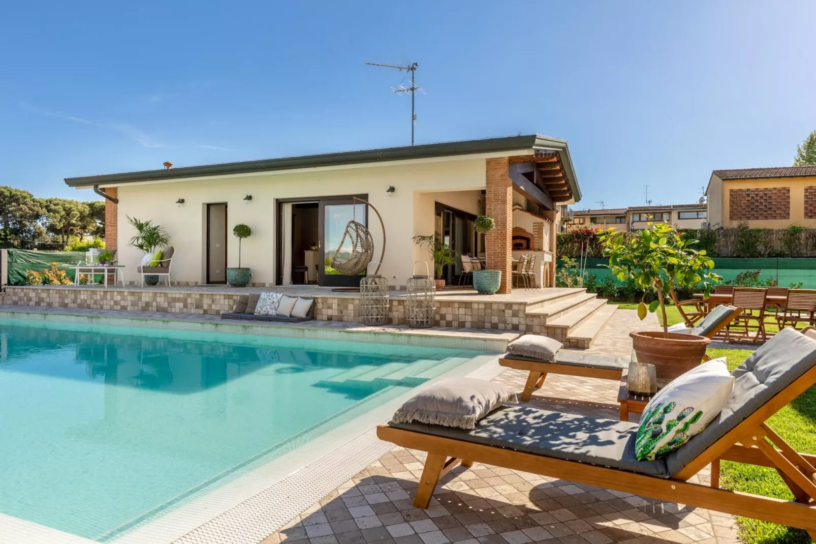 The Luxury Beach Villa - Schwimmbad