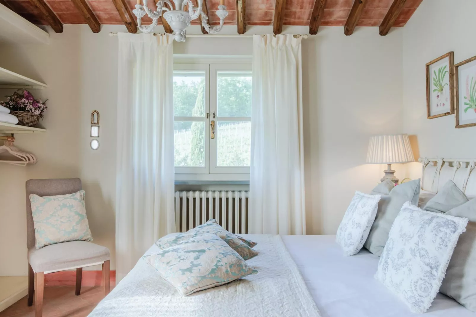 Pietro Farmhouse Apartment in Wine Resort in Lucca - Bedroom