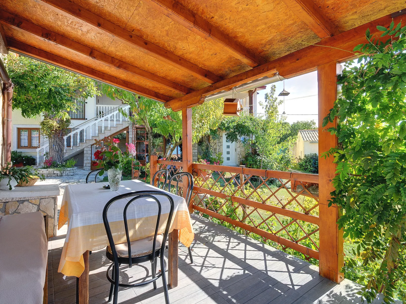 House Barat - Outside