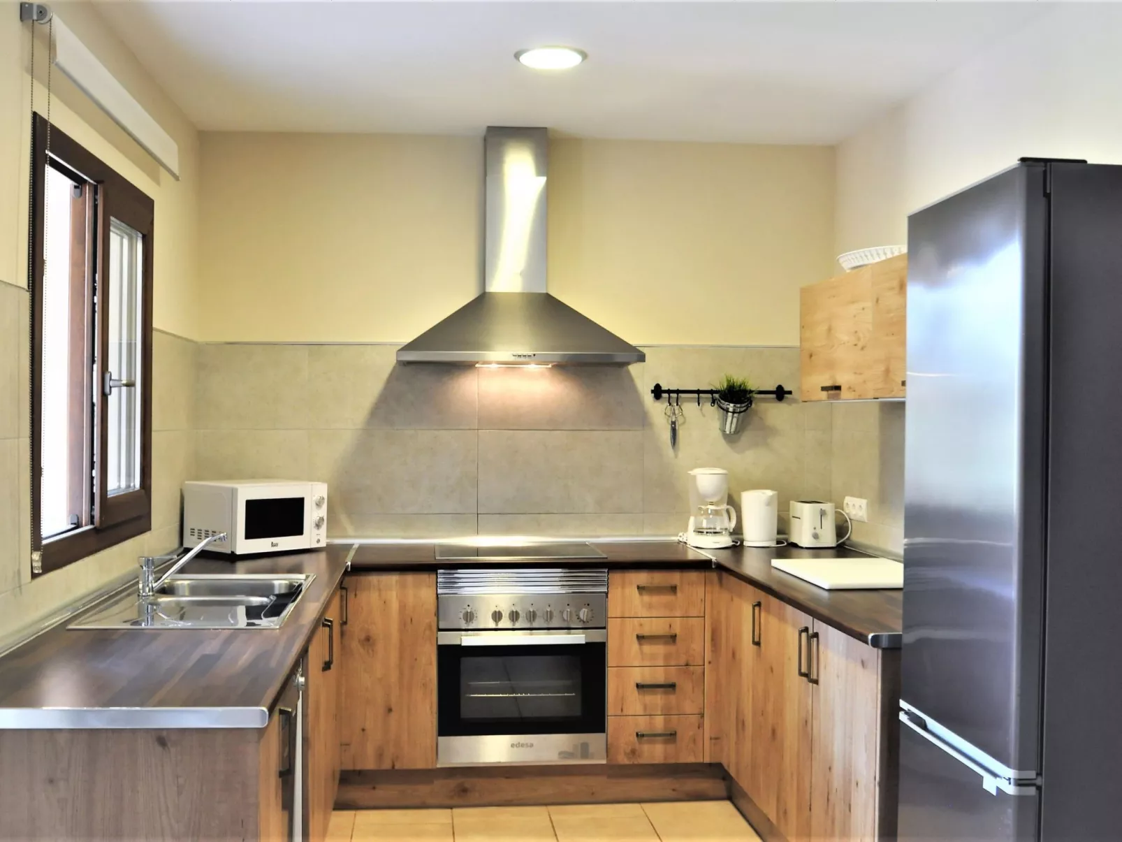 VILLA MONICA en barrio residencial de Cala Pi para 6 personas con piscina priva - Drinnen