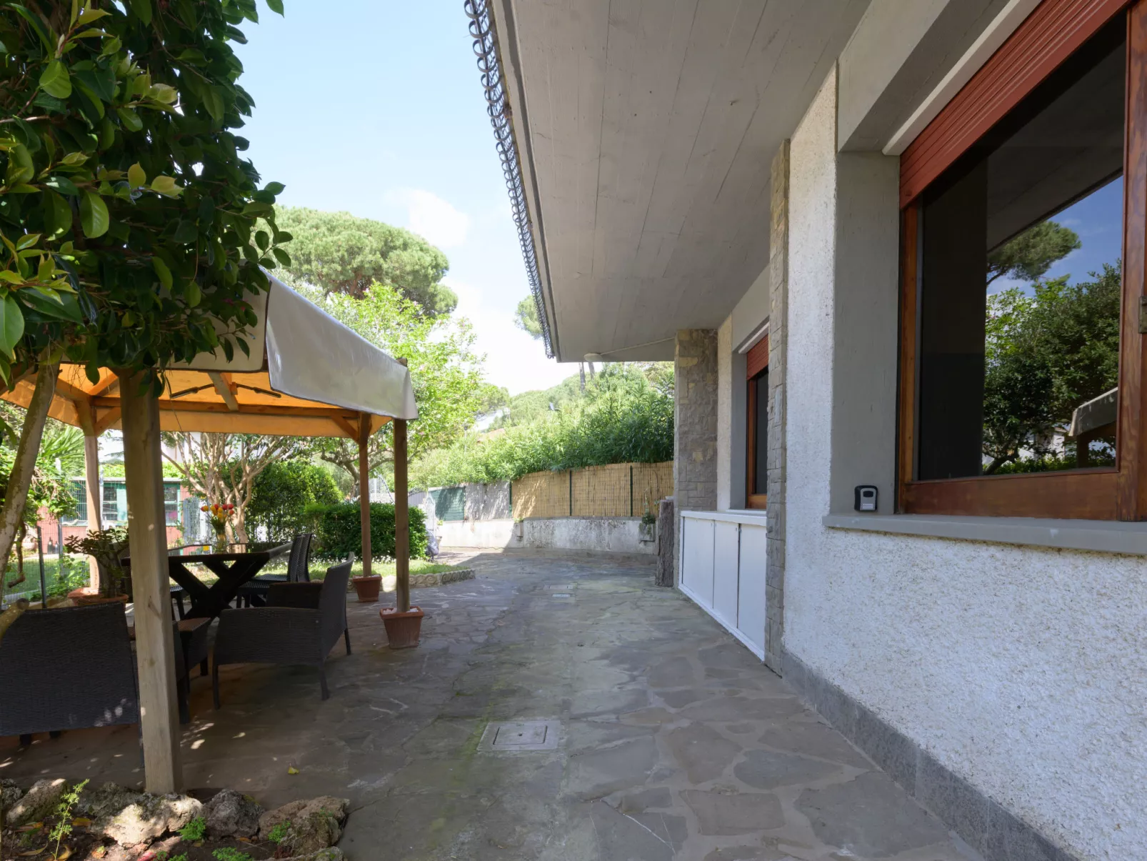Atelier Vella - Draußen
