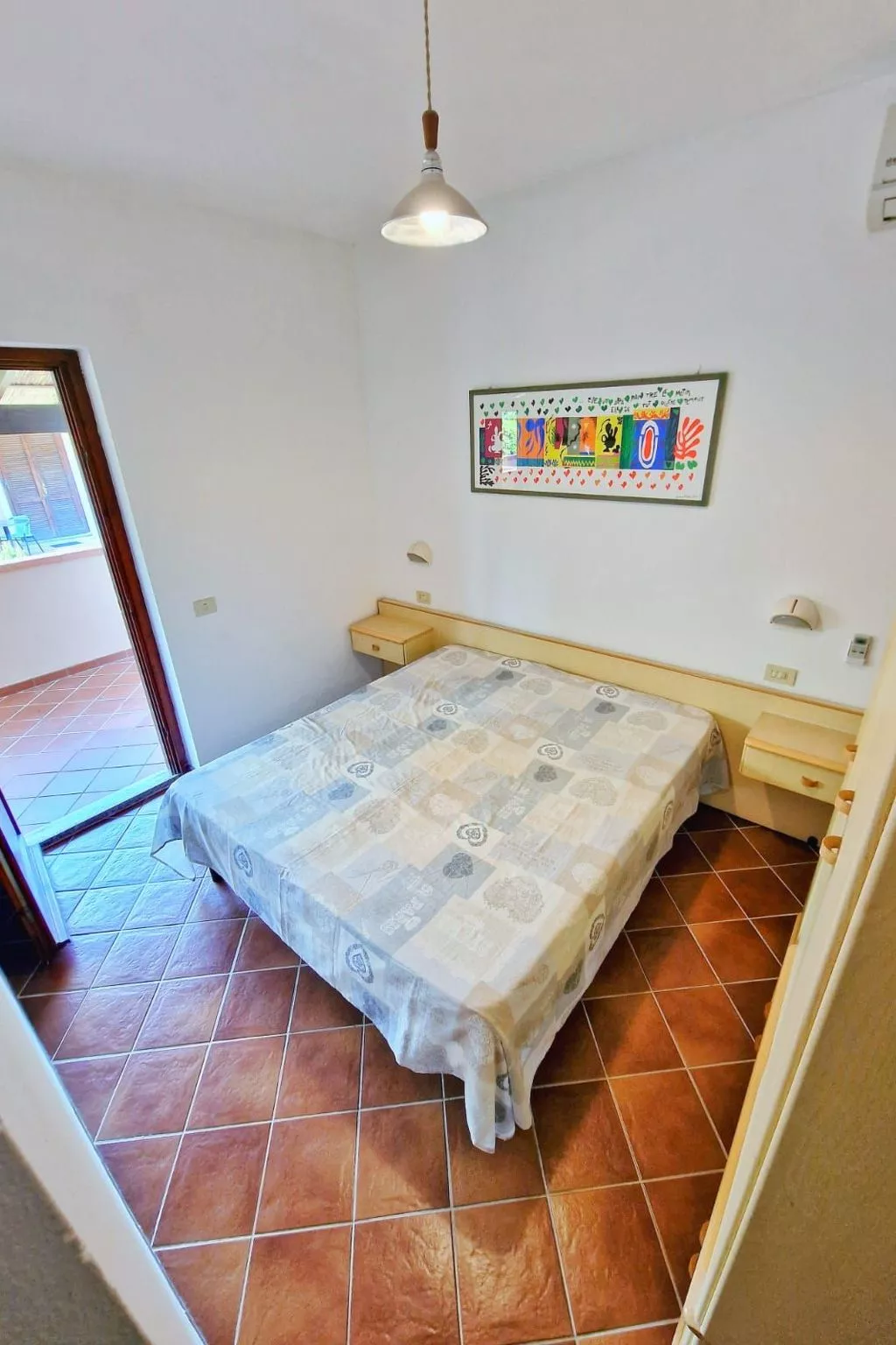 Zweizimmerwohnung mit Schlafzimmer mit Doppelbett und Schlafsofa - Image-tags.info