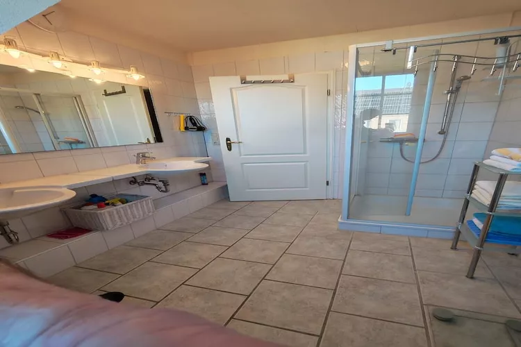 Ferienwohnung Gartenblick - Badezimmer