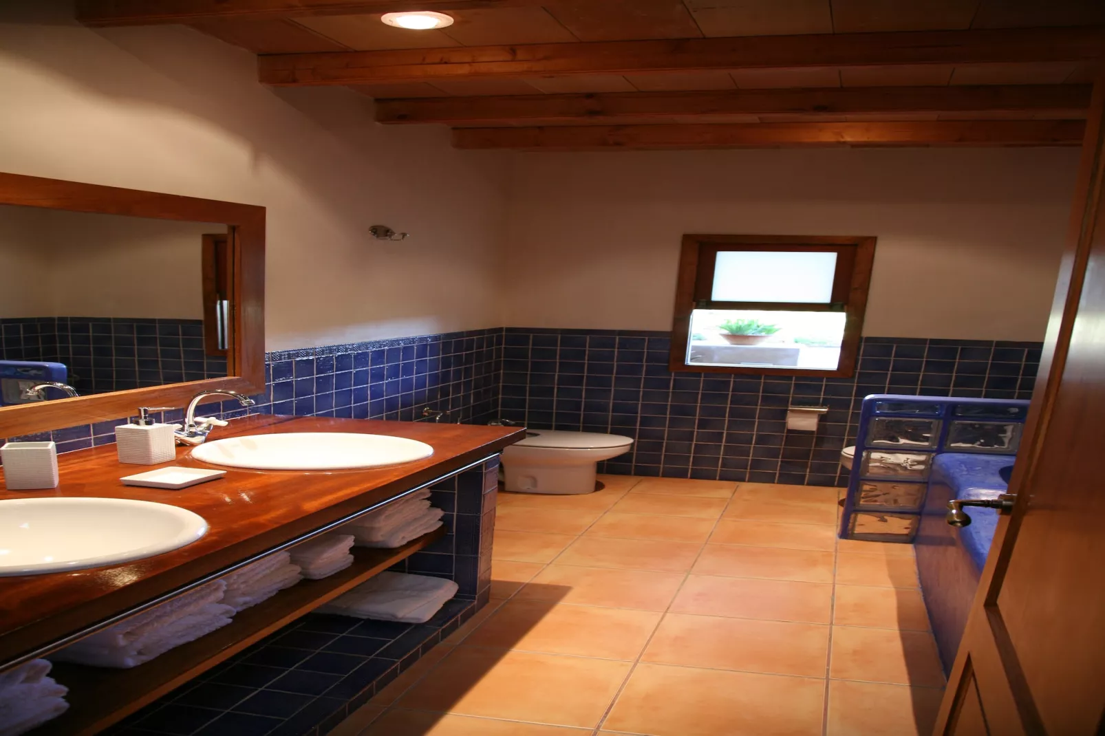 La Vila - Bathroom