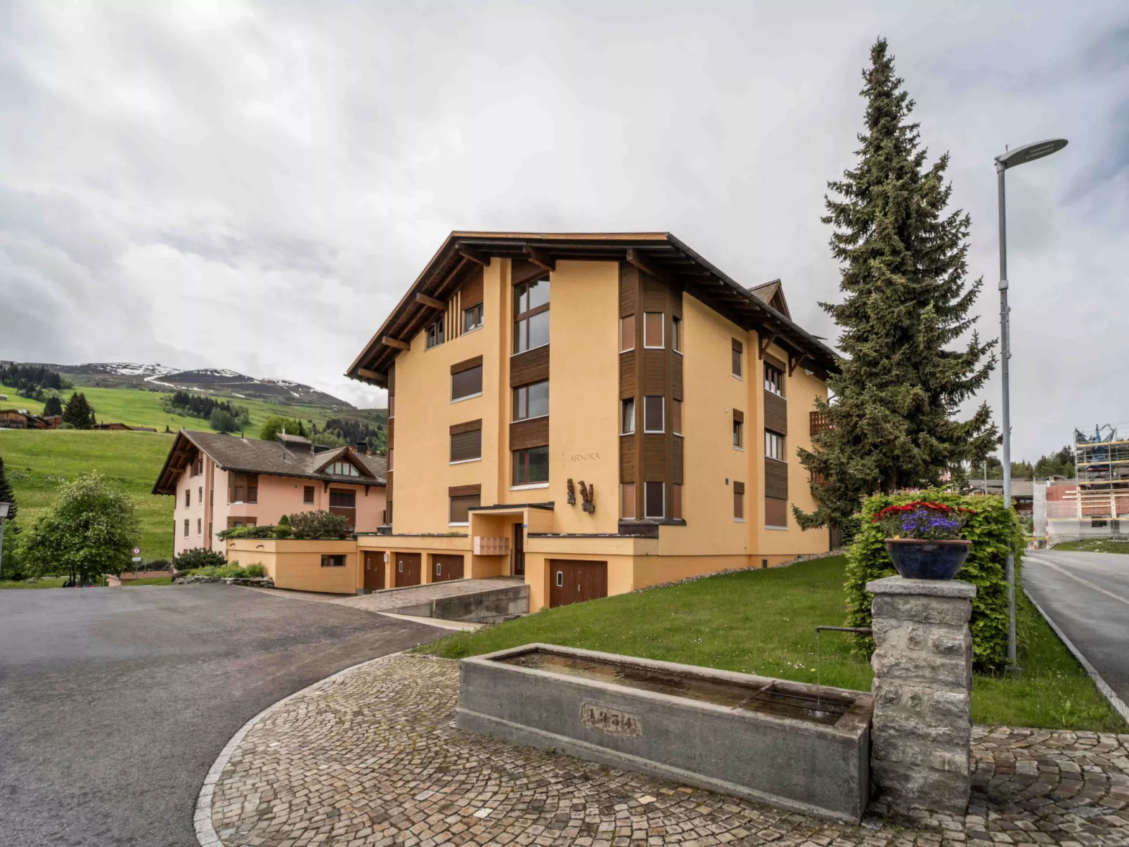 Arnika Attika, Obersaxen Affeier, (Obersaxen Affeier). - Outside