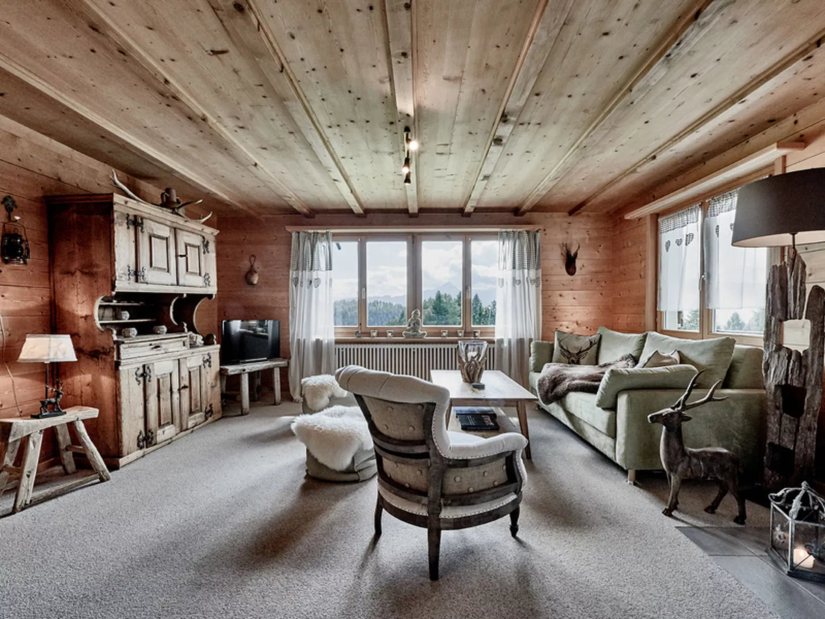 Chalet Lieuretta da Tscharfs, (Feldis). - Inside