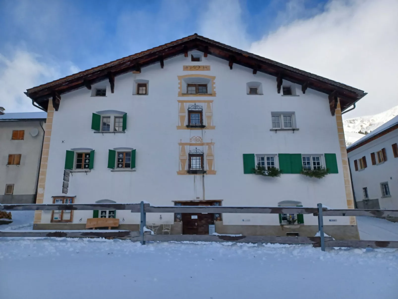 Ferienwohnungen im Schloss, (Nufenen). - Outside